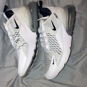 Women’s 7.5 Nike 270s